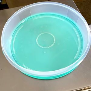 New Tupperware pie container
